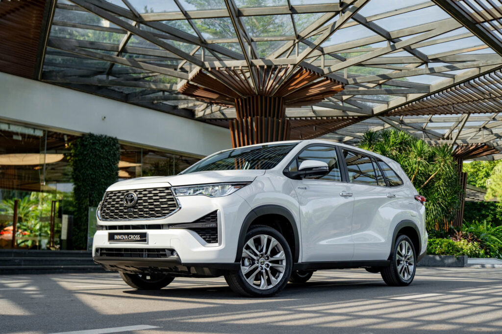 Xe INNOVA 8 Chỗ Mới – Sắp Có Mặt Tại Nhà Xe Thành Tâm Để Phục Vụ Quý Khách!